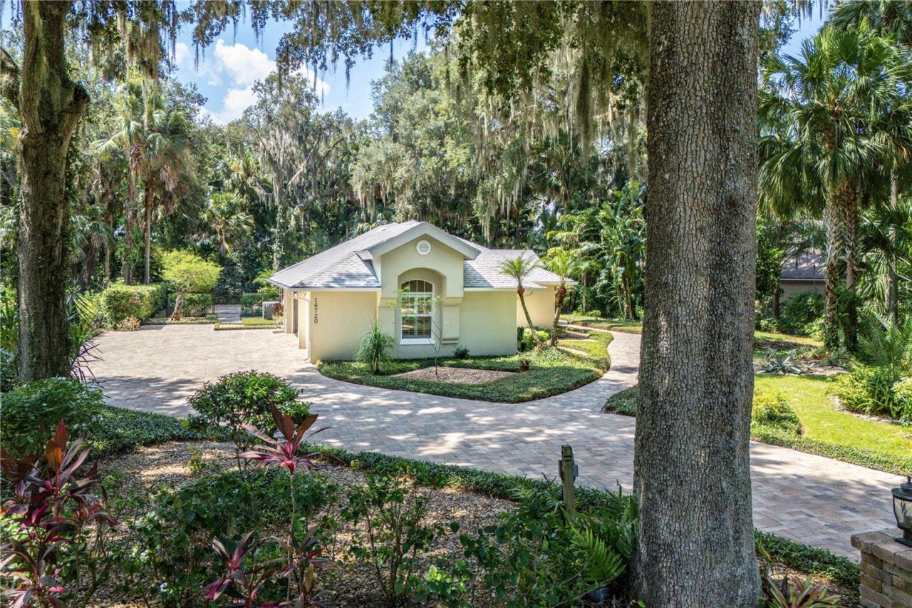16720 Beauclaire Ct , Tavares, FL 32778 Photo