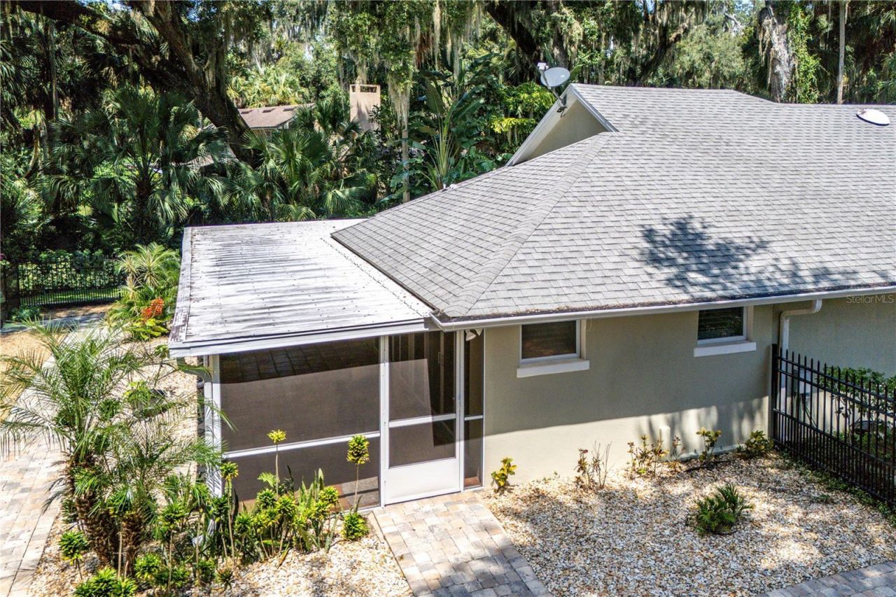 16720 Beauclaire Ct , Tavares, FL 32778 Photo