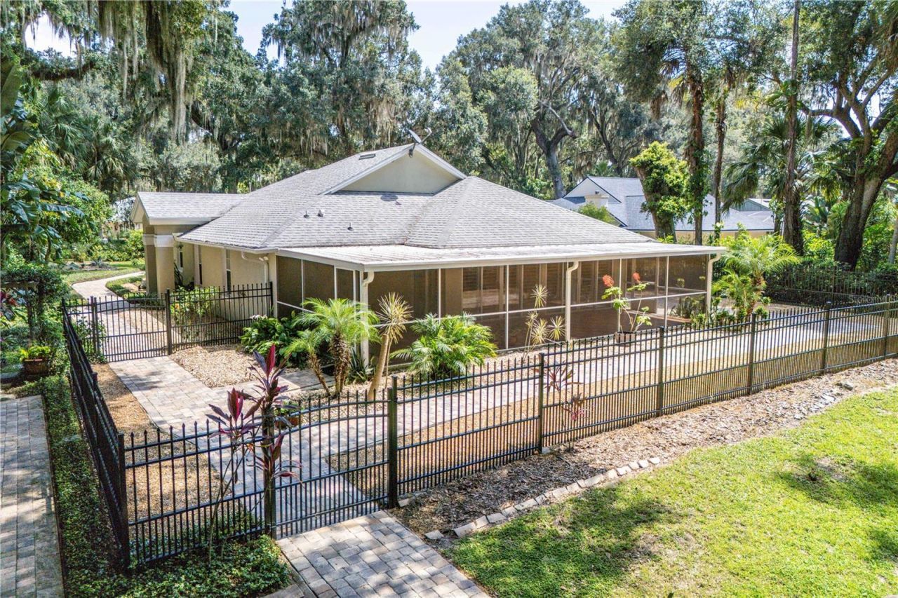 16720 Beauclaire Ct , Tavares, FL 32778 Photo