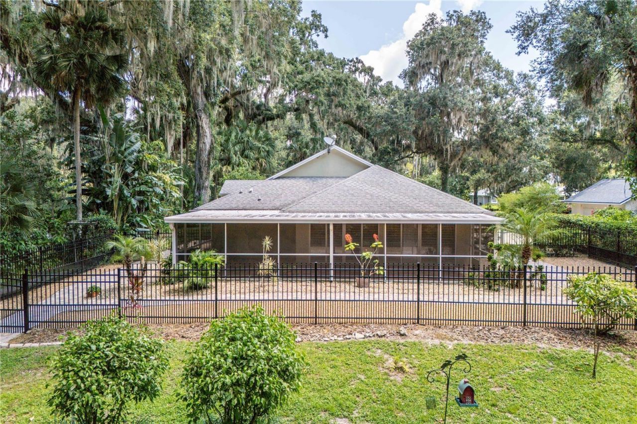 16720 Beauclaire Ct , Tavares, FL 32778 Photo