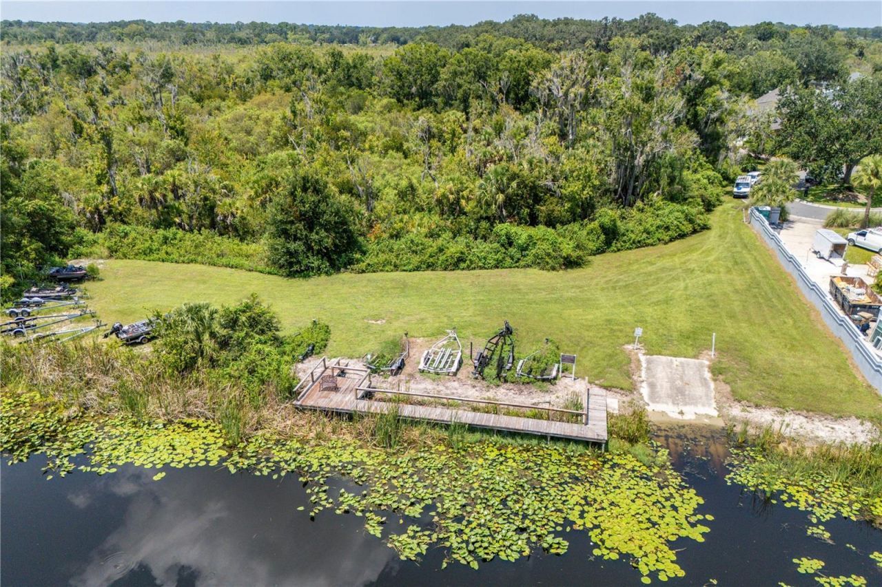 16720 Beauclaire Ct , Tavares, FL 32778 Photo