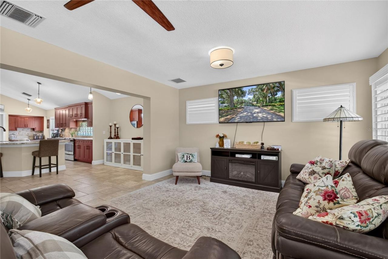 16720 Beauclaire Ct , Tavares, FL 32778 Photo