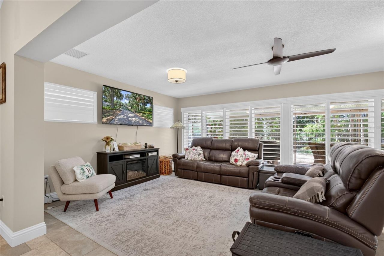 16720 Beauclaire Ct , Tavares, FL 32778 Photo
