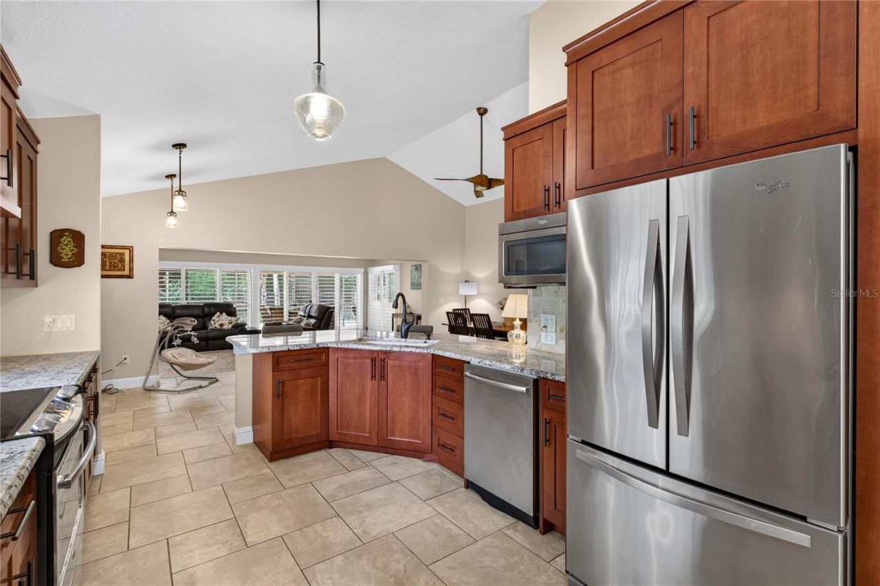 16720 Beauclaire Ct , Tavares, FL 32778 Photo