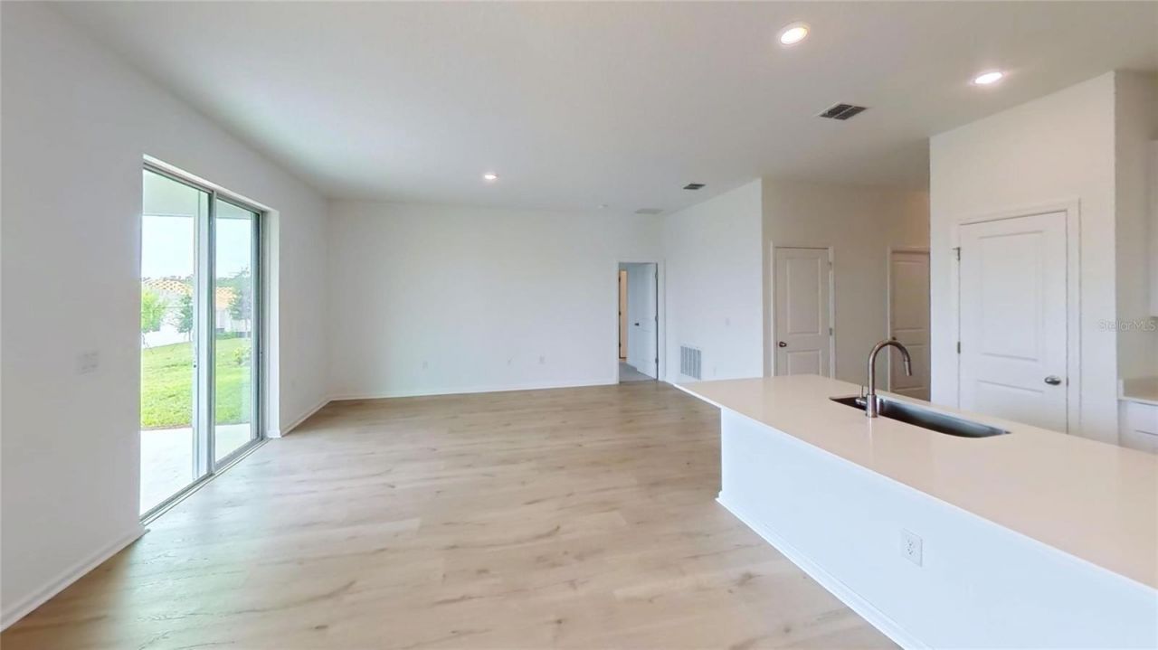 6205 Sanders Grove Circle, Okahumpka, FL 34762 Photo