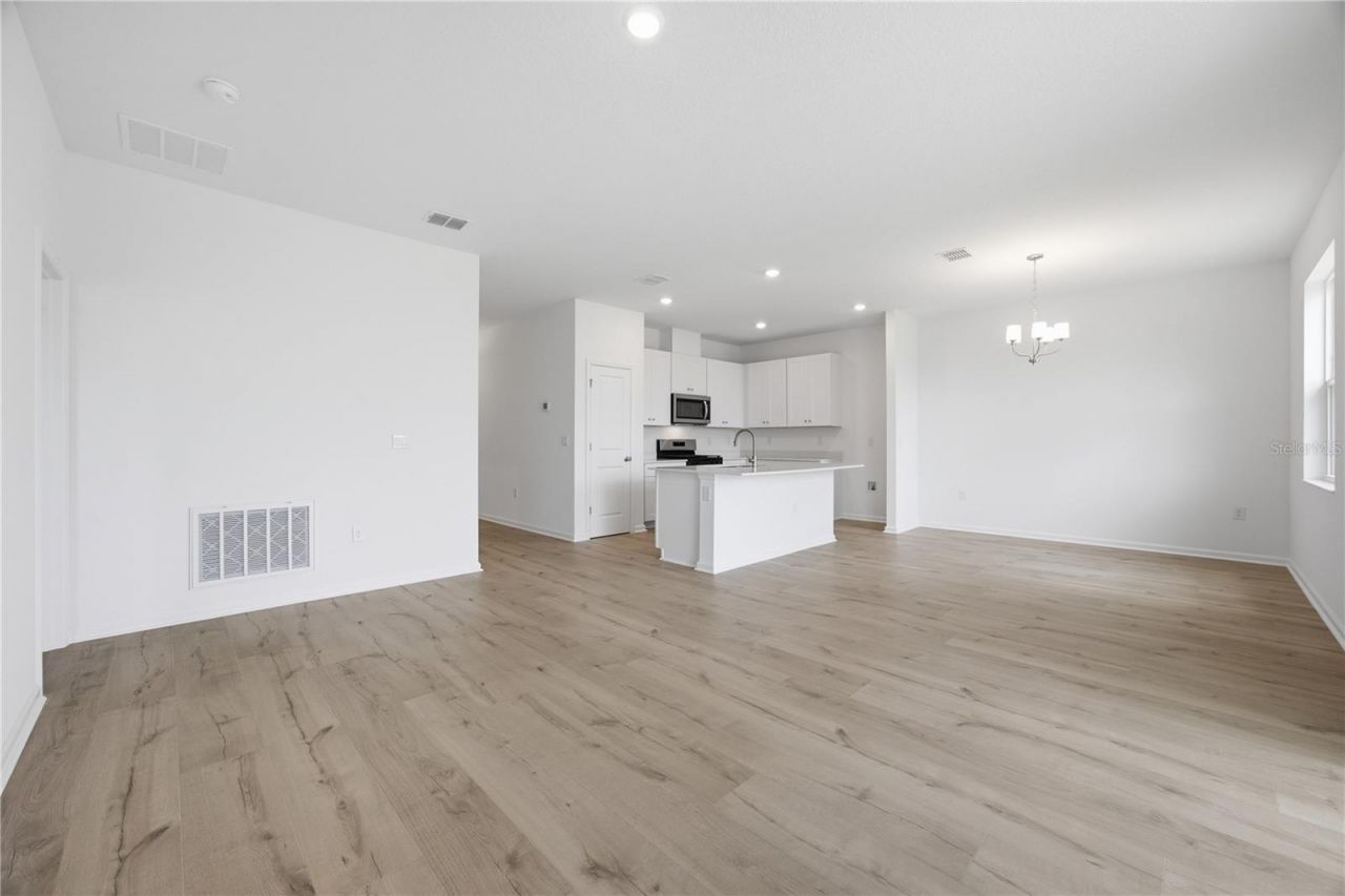 6205 Sanders Grove Circle, Okahumpka, FL 34762 Photo