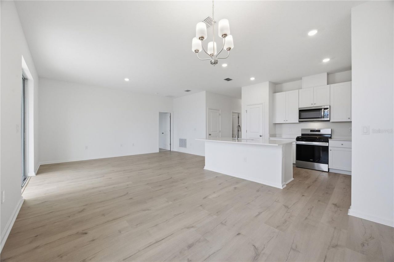 6205 Sanders Grove Circle, Okahumpka, FL 34762 Photo