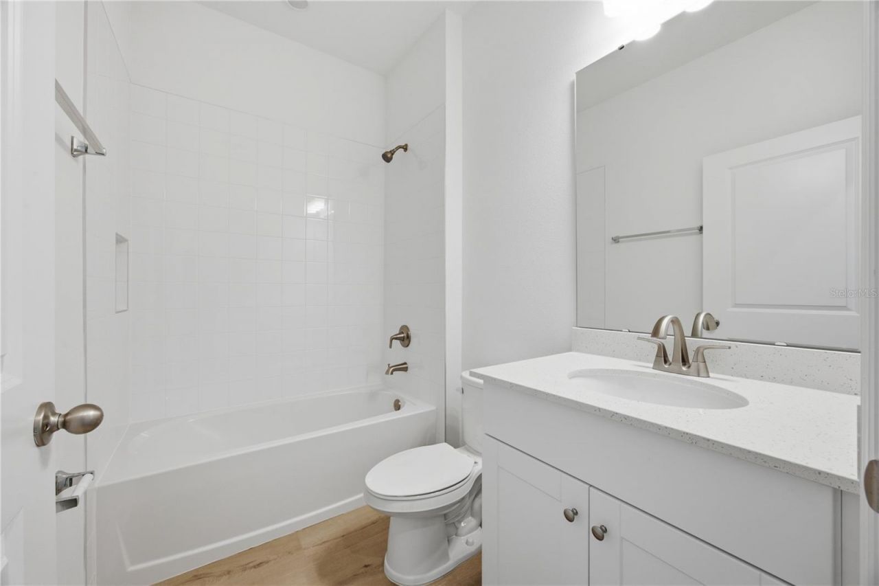 6205 Sanders Grove Circle, Okahumpka, FL 34762 Photo