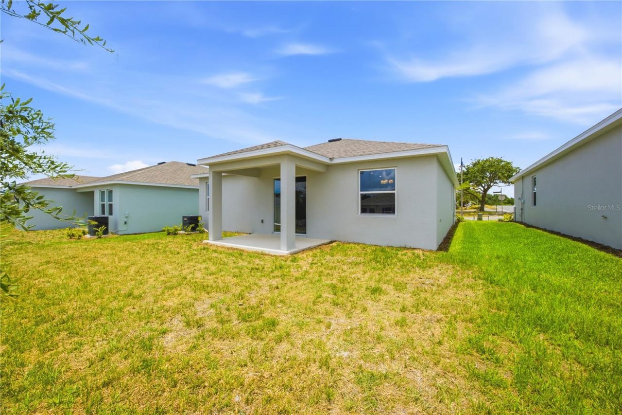 6205 Sanders Grove Circle, Okahumpka, FL 34762 Photo