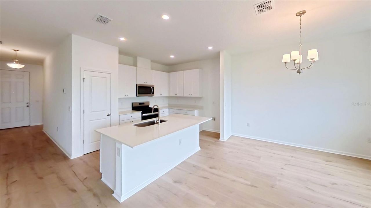 6205 Sanders Grove Circle, Okahumpka, FL 34762 Photo