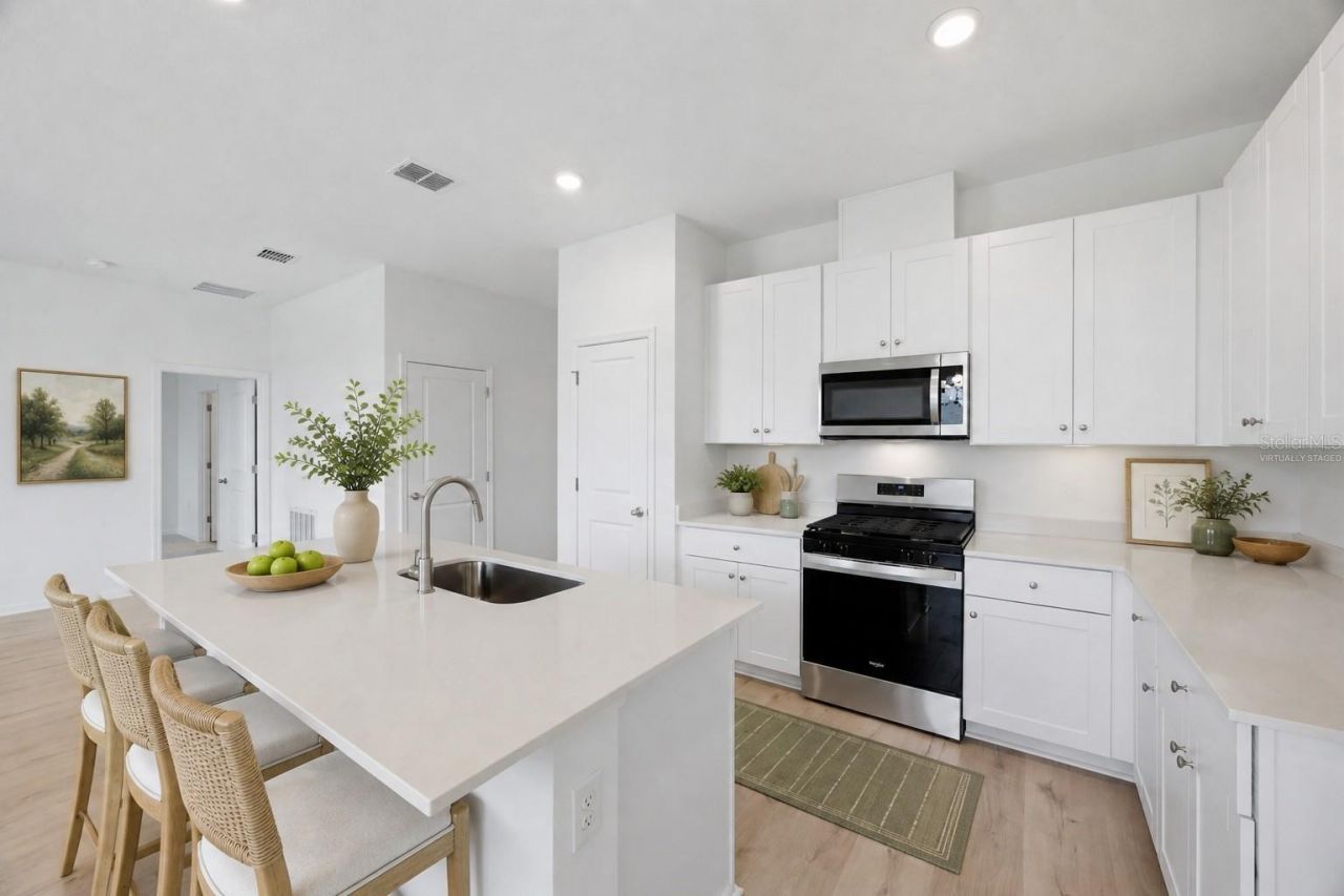 6205 Sanders Grove Circle, Okahumpka, FL 34762 Photo