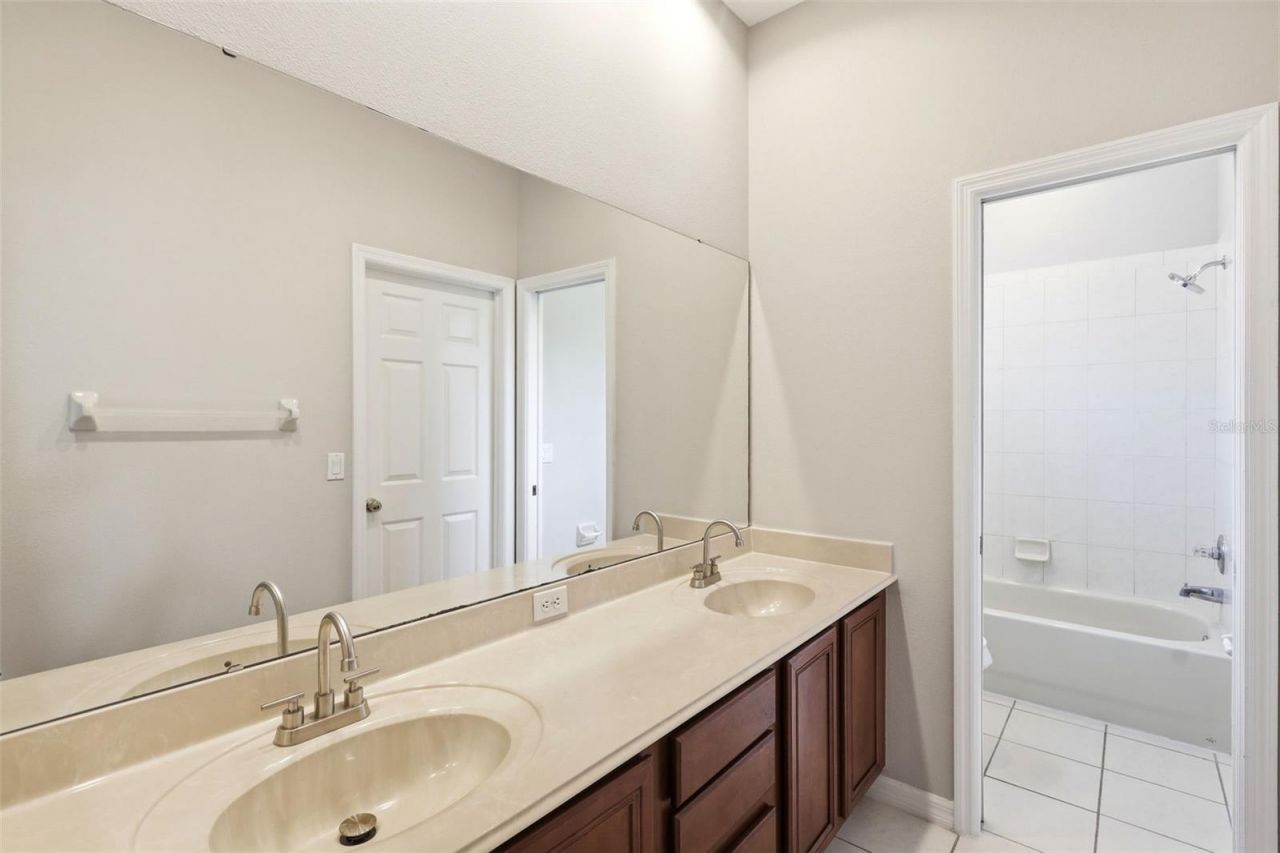 2555 Sand Arbor Circle, Orlando, FL 32824 Photo