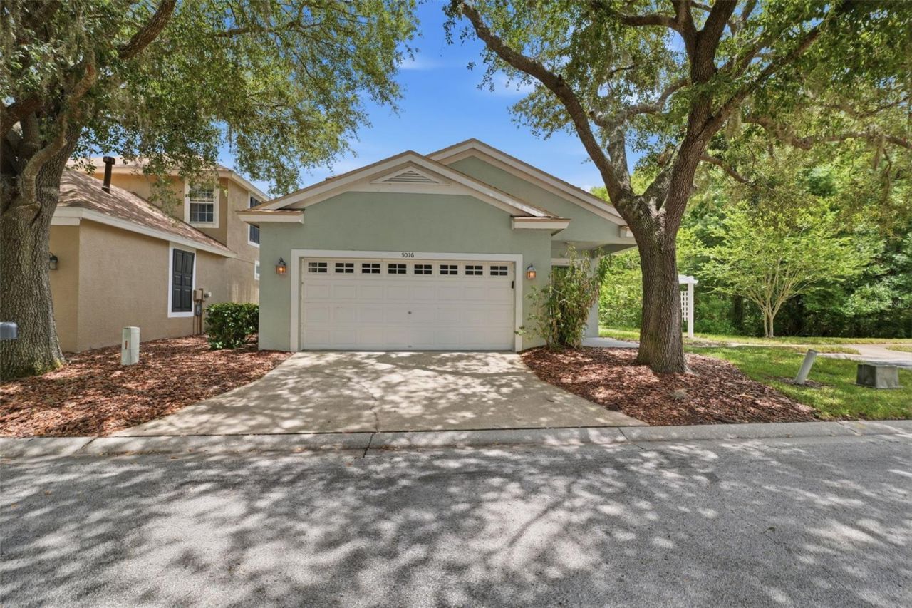 5016 Bridgeway Lane , Lutz, FL 33558 Photo