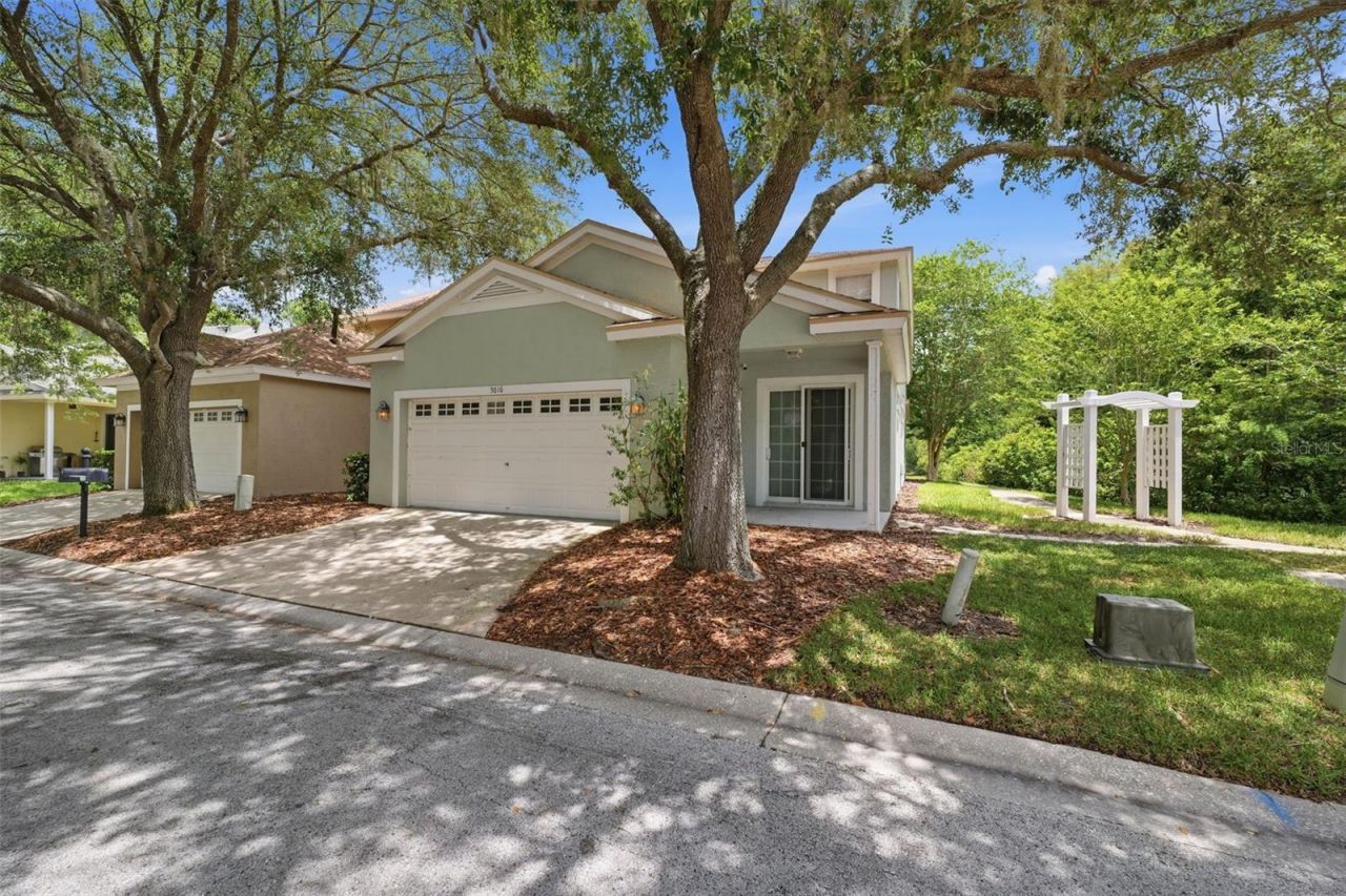 5016 Bridgeway Lane , Lutz, FL 33558 Photo