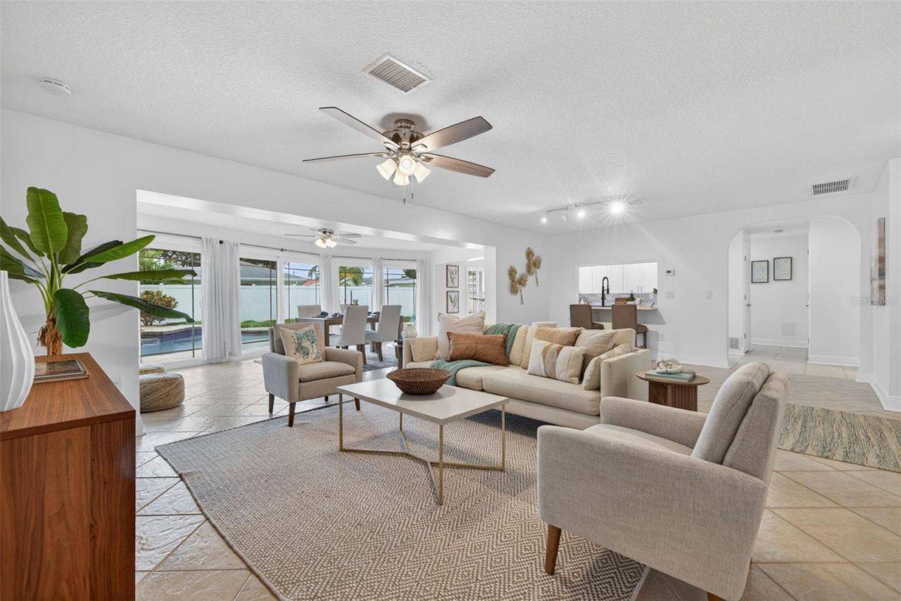 1022 Eden Isle Drive Ne, Saint Petersburg, FL 33704 Photo