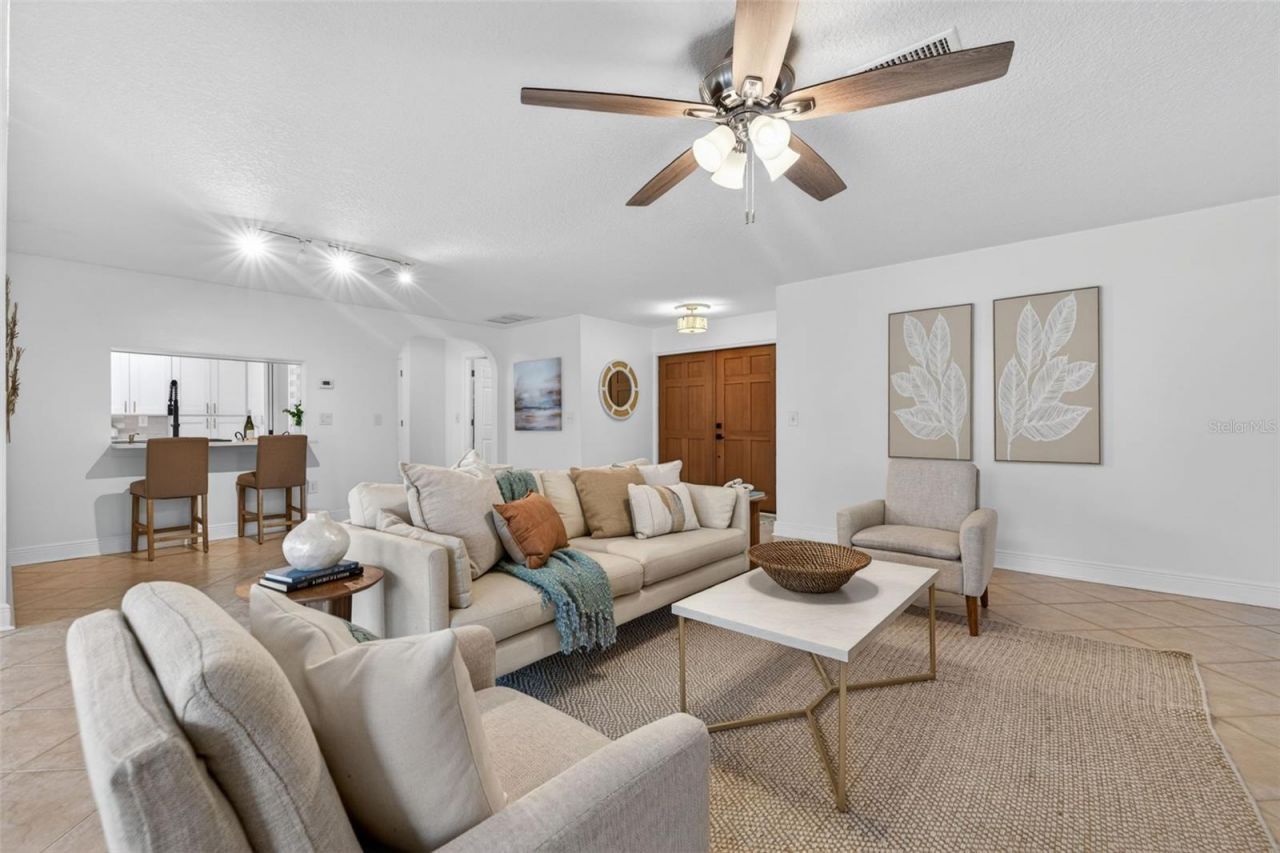 1022 Eden Isle Drive Ne, Saint Petersburg, FL 33704 Photo