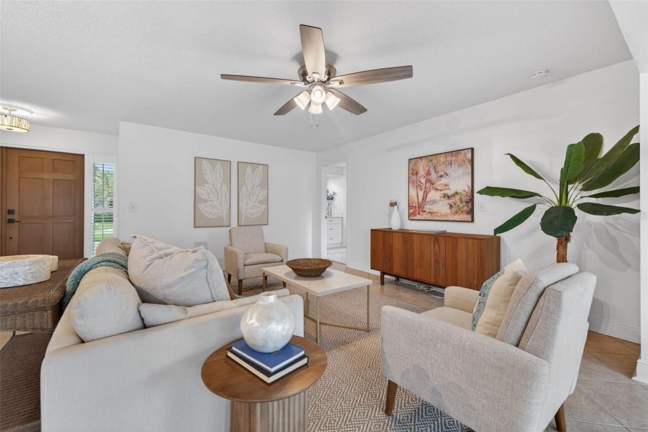 1022 Eden Isle Drive Ne, Saint Petersburg, FL 33704 Photo