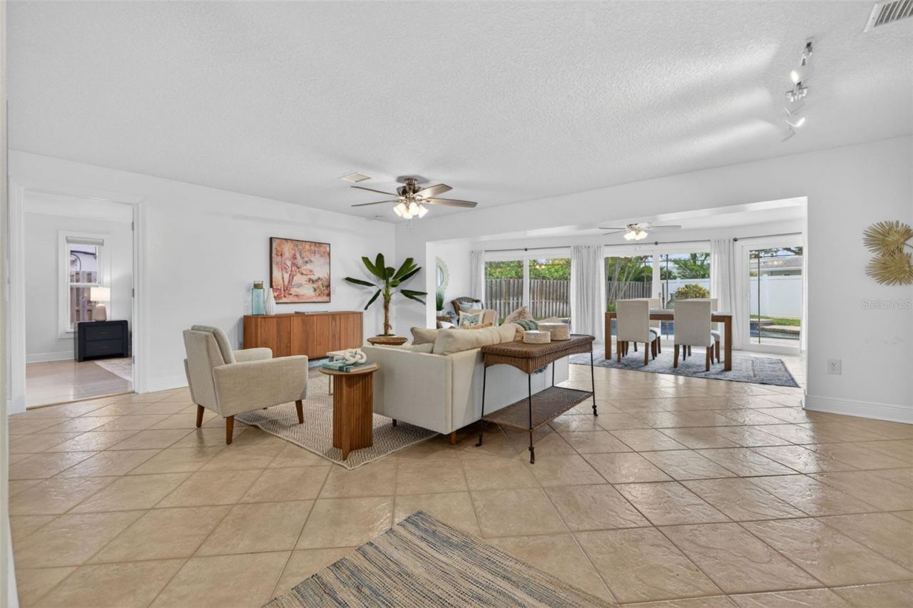1022 Eden Isle Drive Ne, Saint Petersburg, FL 33704 Photo