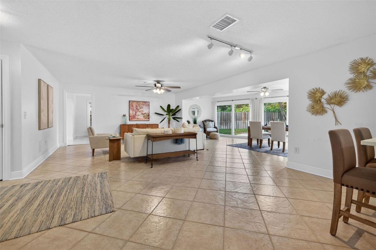 1022 Eden Isle Drive Ne, Saint Petersburg, FL 33704 Photo