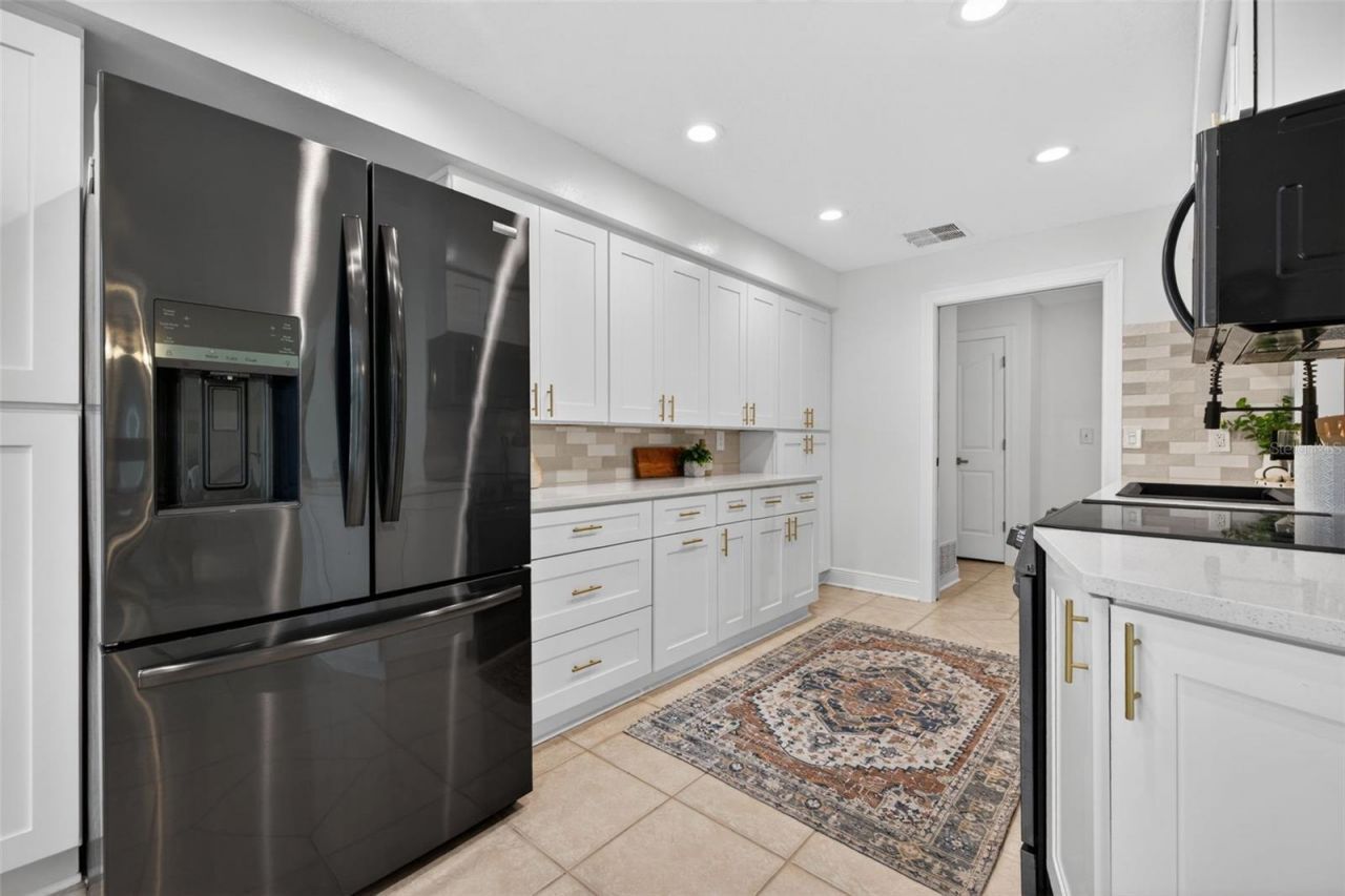 1022 Eden Isle Drive Ne, Saint Petersburg, FL 33704 Photo
