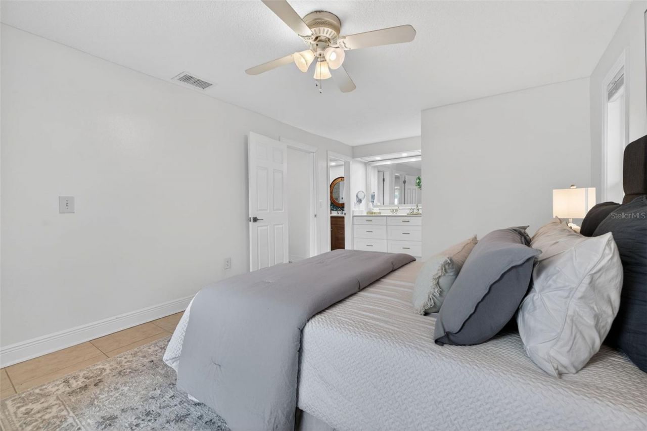 1022 Eden Isle Drive Ne, Saint Petersburg, FL 33704 Photo