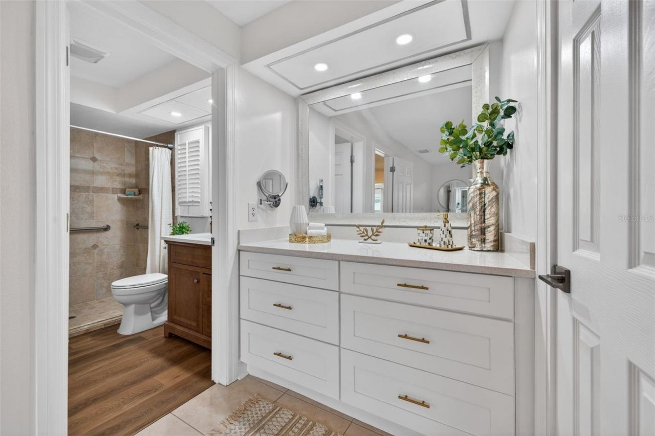 1022 Eden Isle Drive Ne, Saint Petersburg, FL 33704 Photo