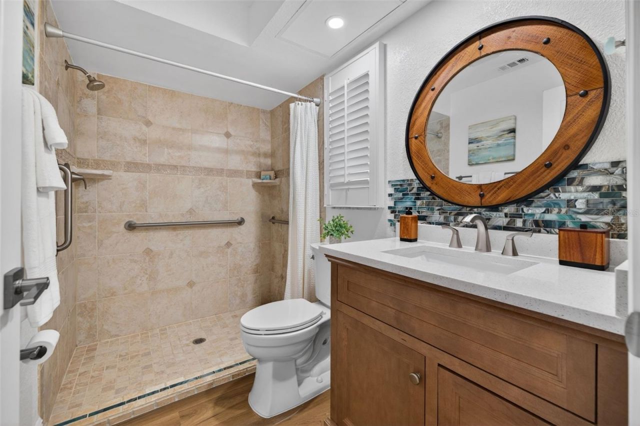1022 Eden Isle Drive Ne, Saint Petersburg, FL 33704 Photo