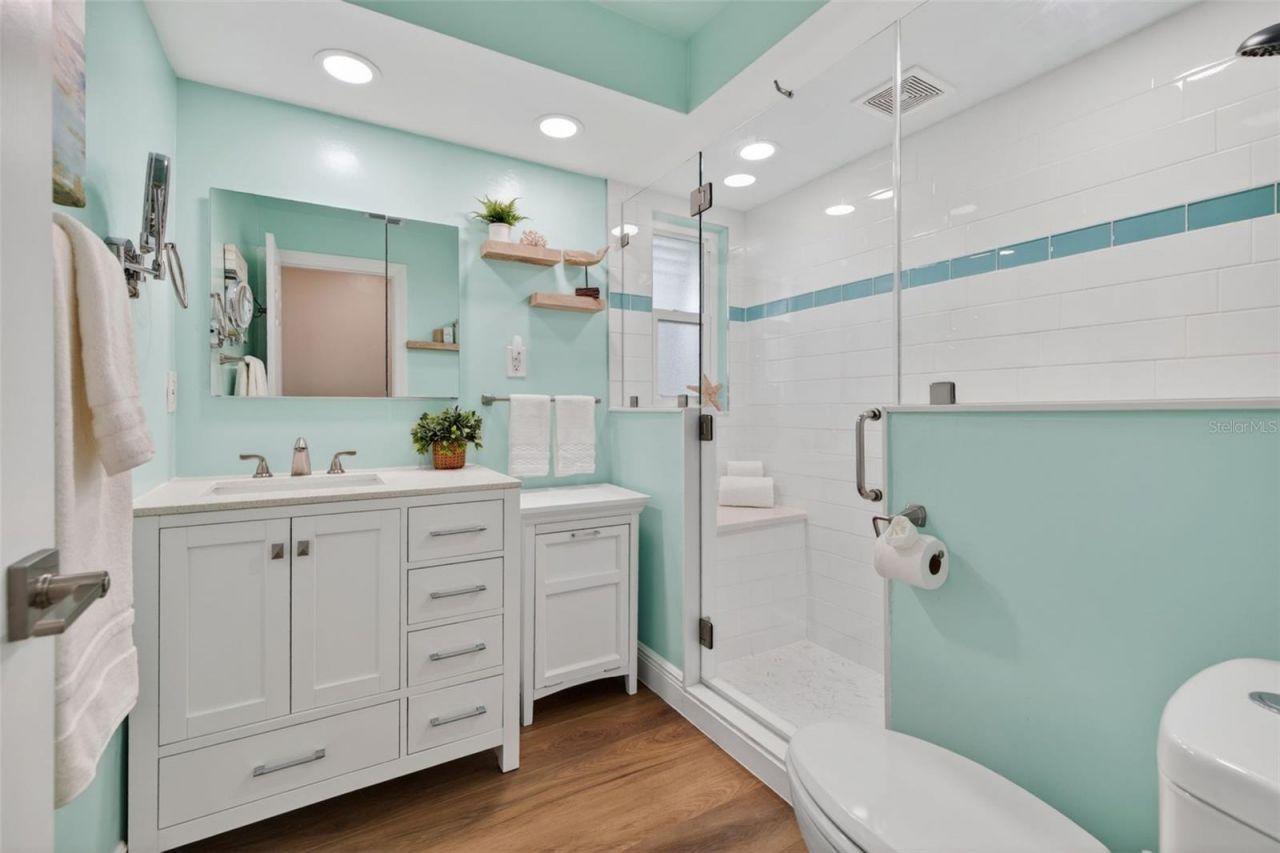 1022 Eden Isle Drive Ne, Saint Petersburg, FL 33704 Photo