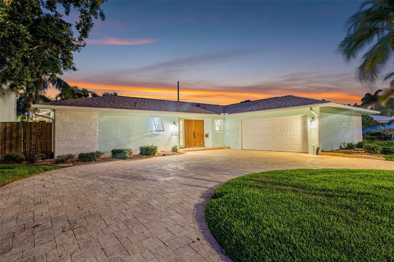 1022 Eden Isle Drive Ne, Saint Petersburg, FL 33704 Photo