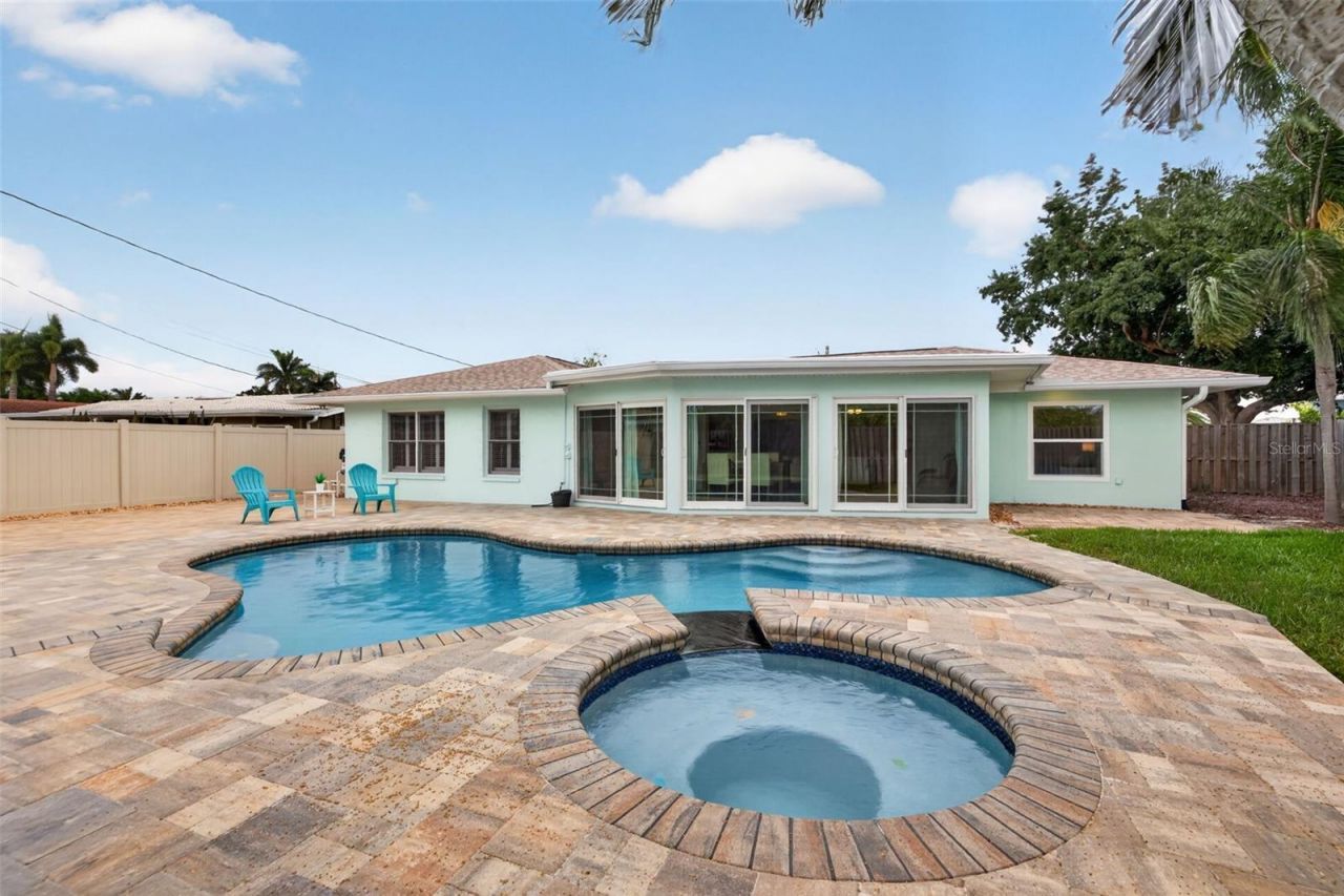 1022 Eden Isle Drive Ne, Saint Petersburg, FL 33704 Photo