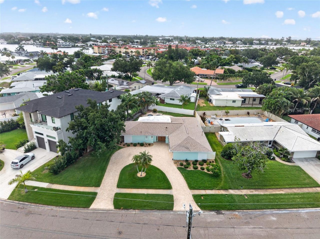 1022 Eden Isle Drive Ne, Saint Petersburg, FL 33704 Photo