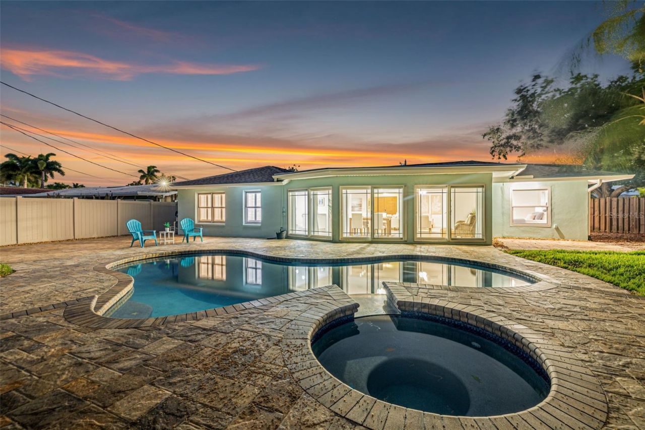 1022 Eden Isle Drive Ne, Saint Petersburg, FL 33704 Photo