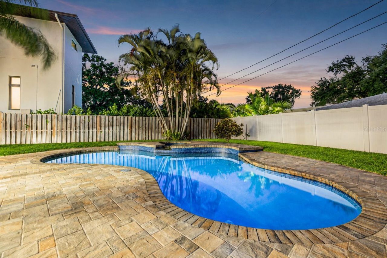 1022 Eden Isle Drive Ne, Saint Petersburg, FL 33704 Photo