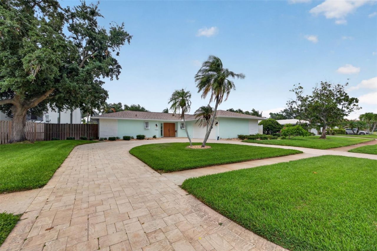 1022 Eden Isle Drive Ne, Saint Petersburg, FL 33704 Photo
