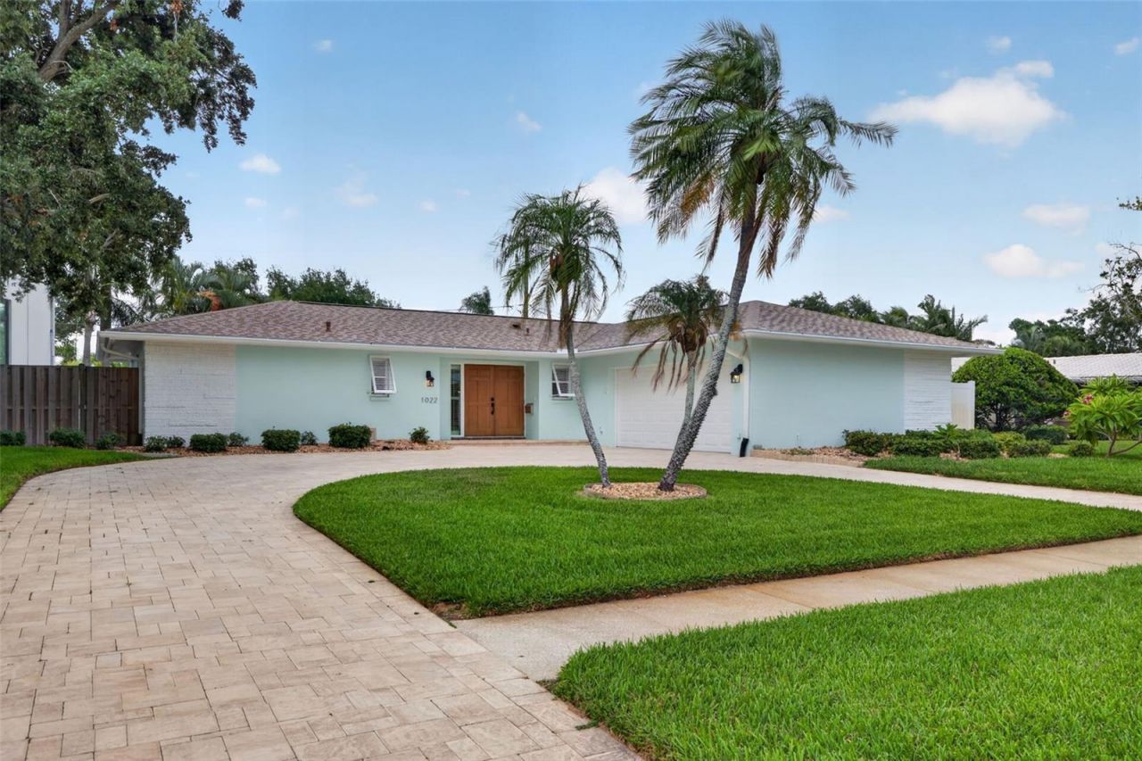 1022 Eden Isle Drive Ne, Saint Petersburg, FL 33704 Photo