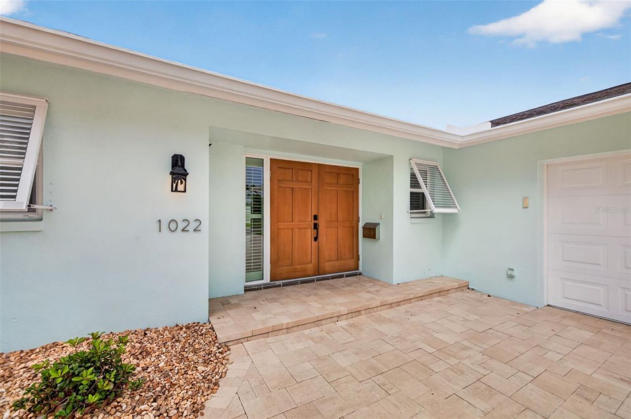 1022 Eden Isle Drive Ne, Saint Petersburg, FL 33704 Photo