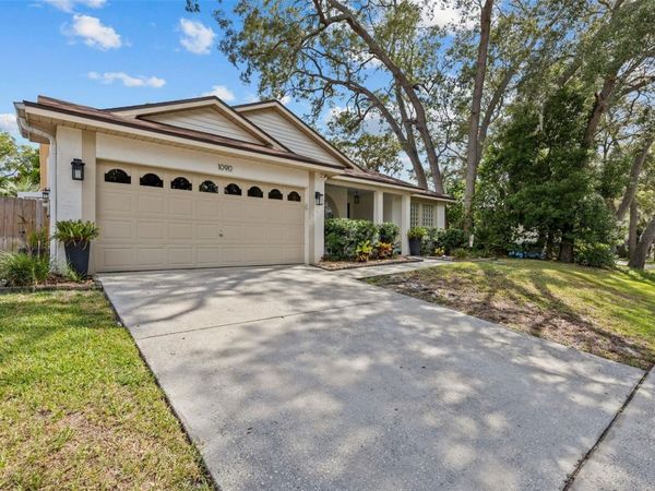 1090 ROLLING OAKS AVENUE , TARPON SPRINGS, FL 34689