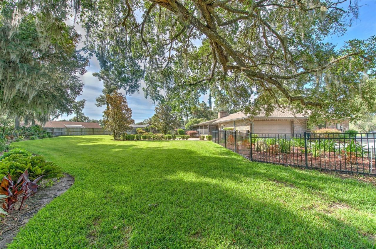 2102 Whitlock Place , Dover, FL 33527 Photo