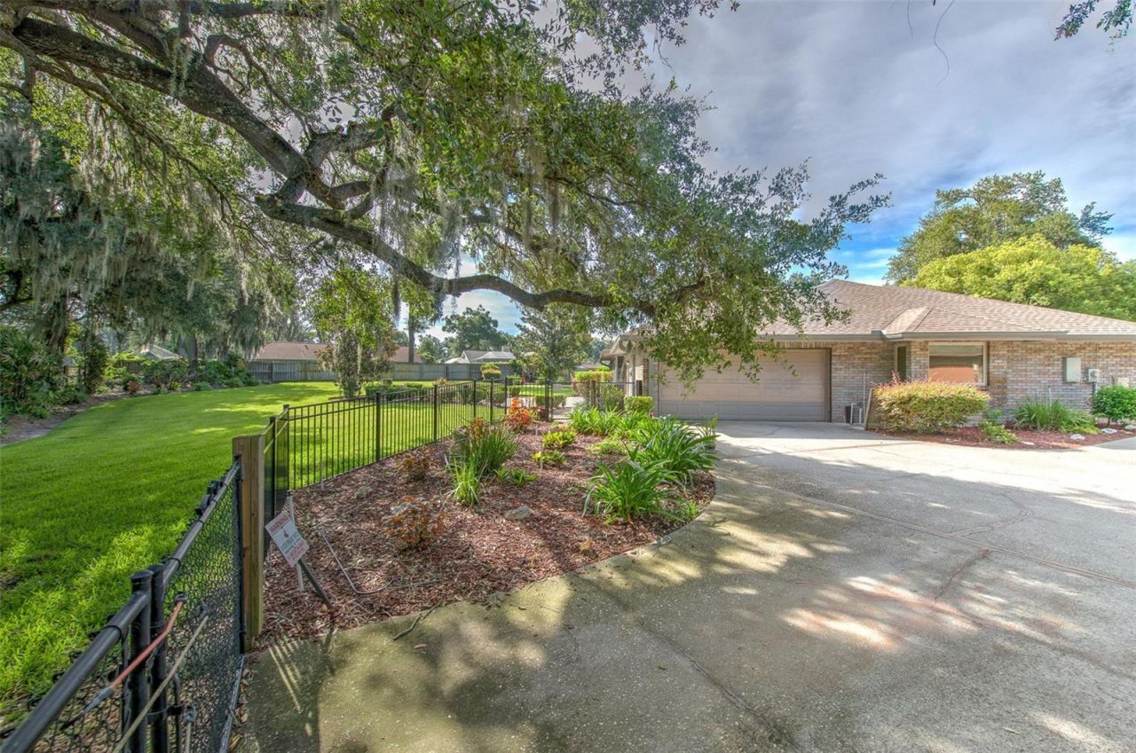 2102 Whitlock Place , Dover, FL 33527 Photo