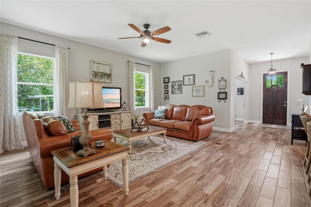 16622 Lakeshore Road, Tampa, FL 33624 Photo