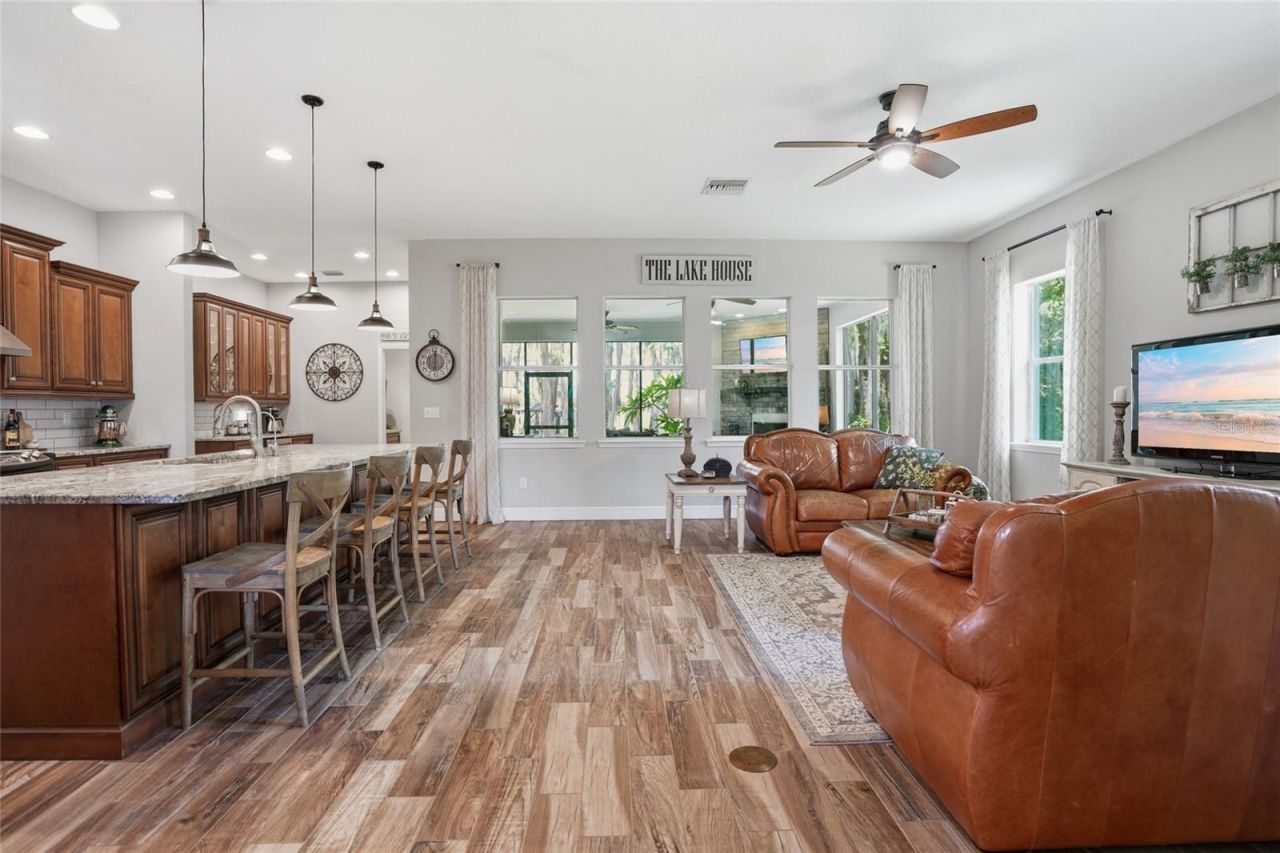 16622 Lakeshore Road, Tampa, FL 33624 Photo