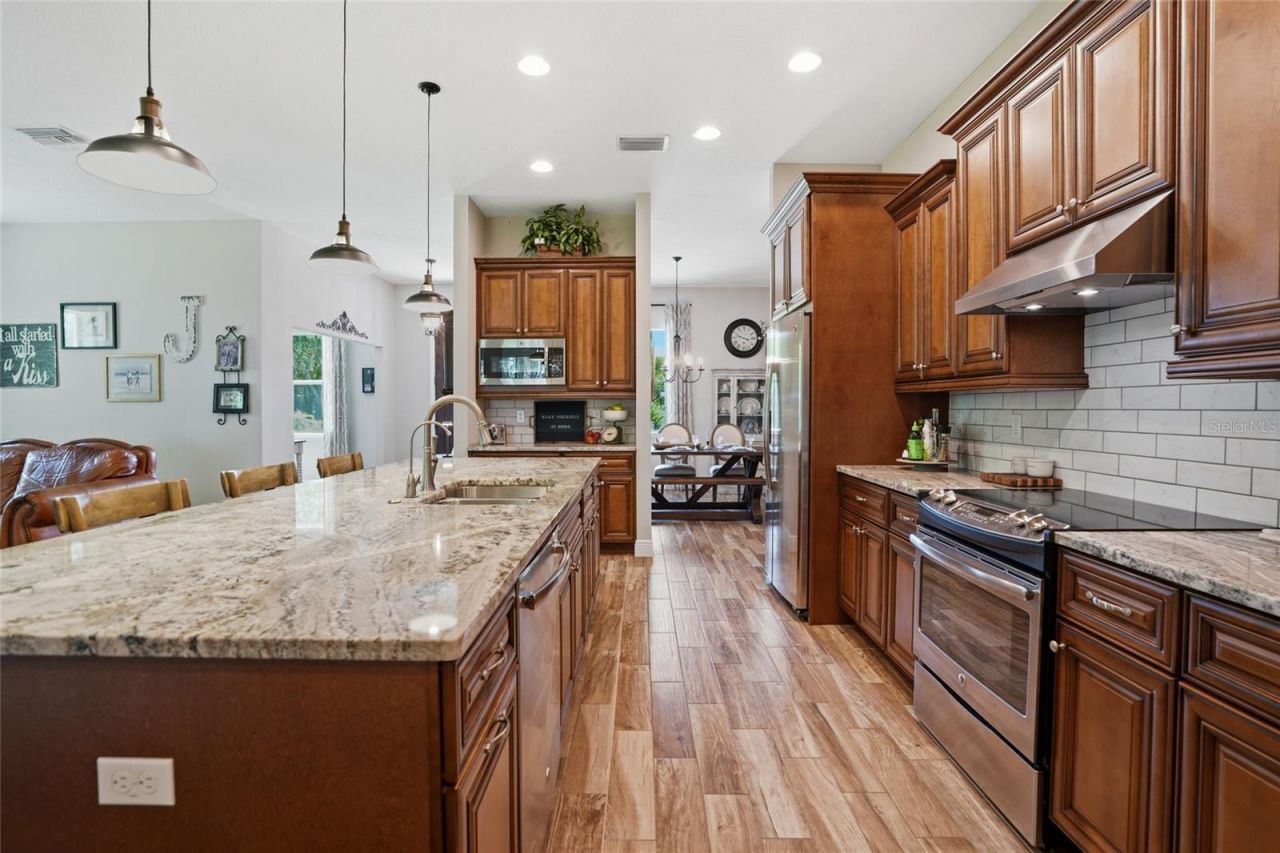 16622 Lakeshore Road, Tampa, FL 33624 Photo