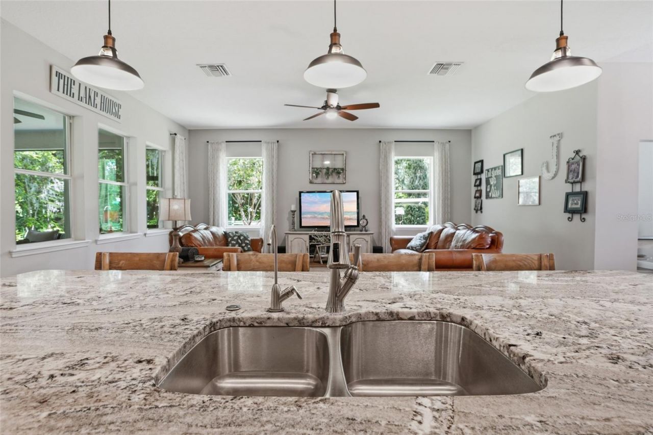 16622 Lakeshore Road, Tampa, FL 33624 Photo