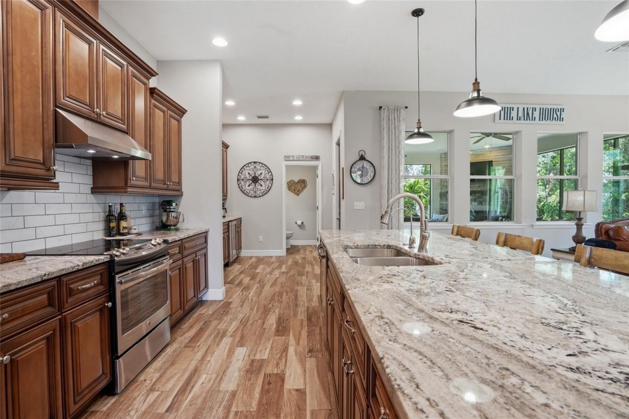 16622 Lakeshore Road, Tampa, FL 33624 Photo