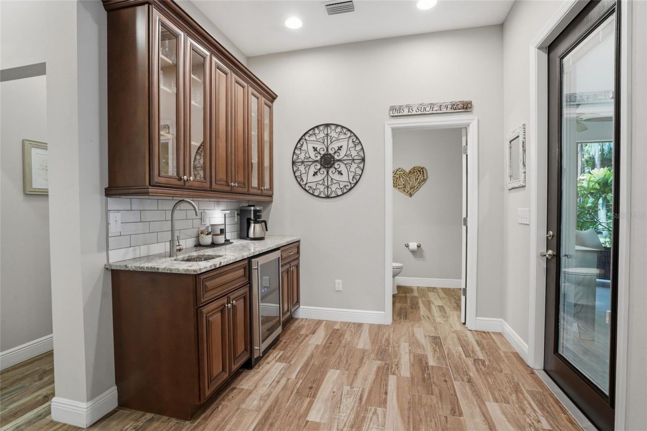 16622 Lakeshore Road, Tampa, FL 33624 Photo
