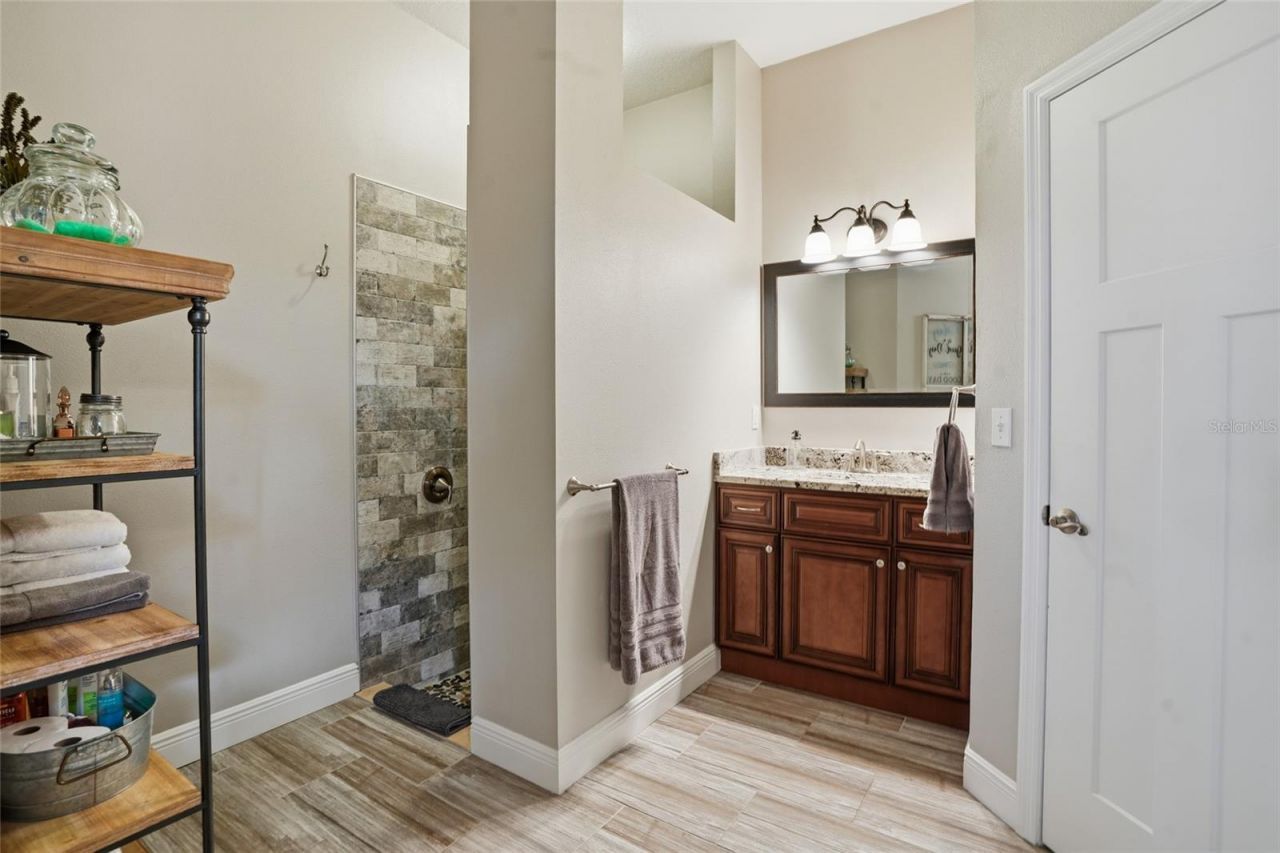 16622 Lakeshore Road, Tampa, FL 33624 Photo