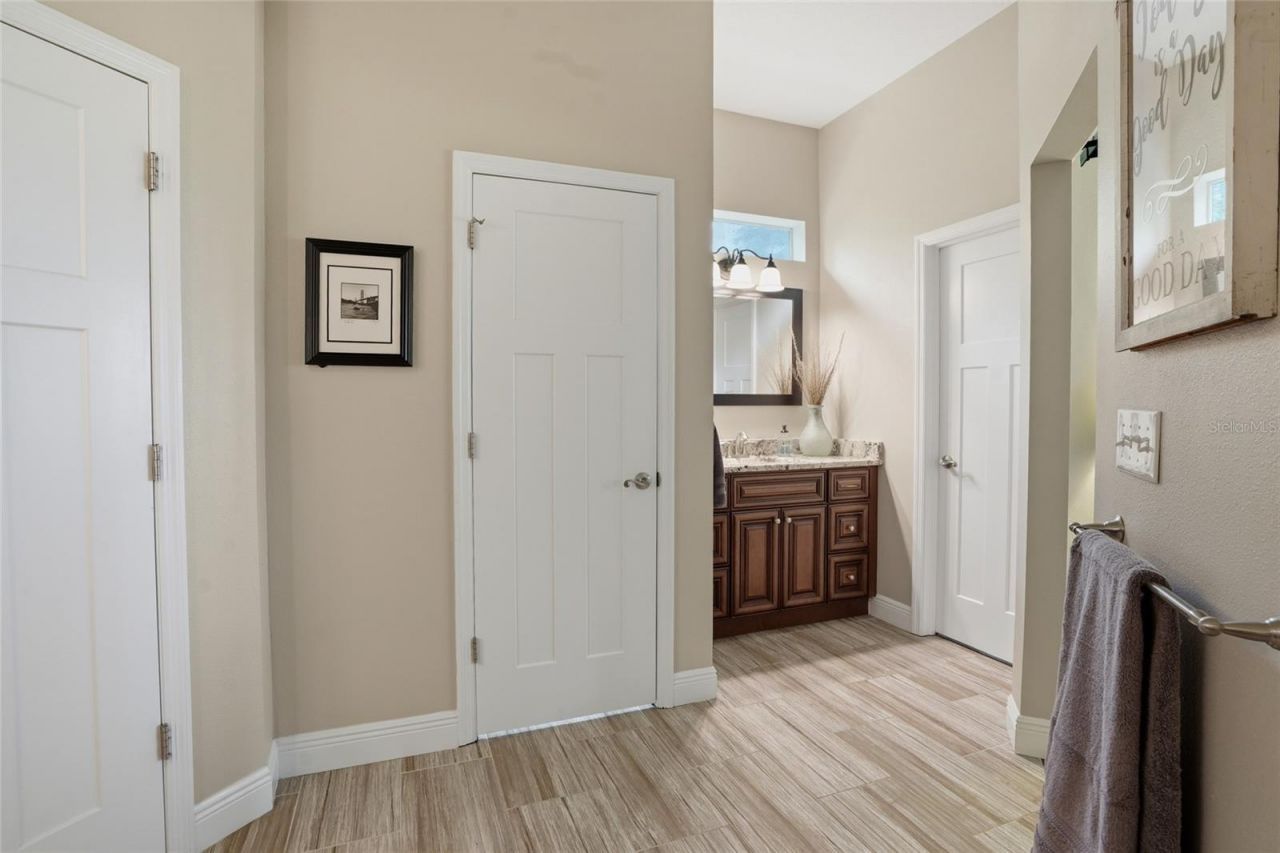 16622 Lakeshore Road, Tampa, FL 33624 Photo