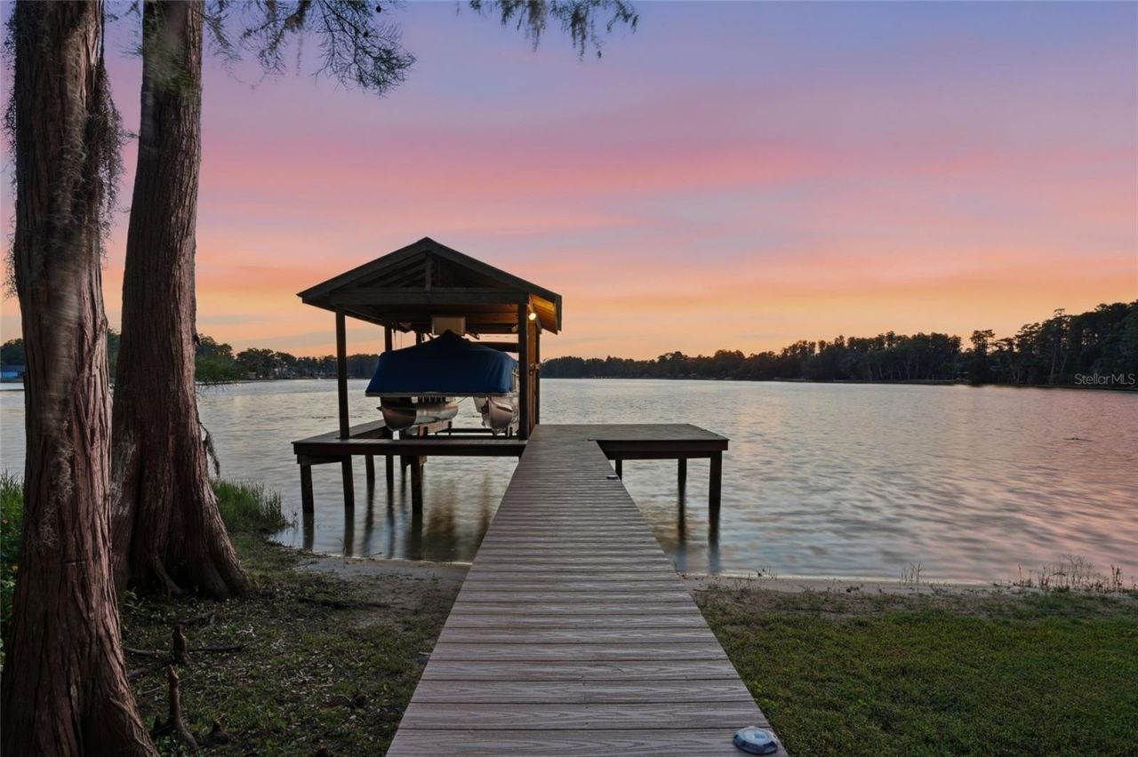 16622 Lakeshore Road, Tampa, FL 33624 Photo