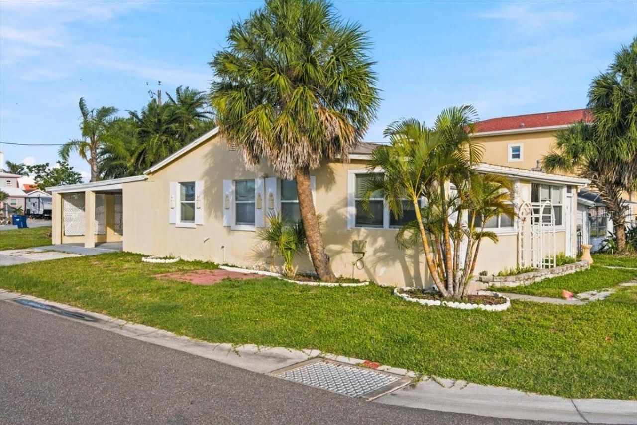 13104 4th Street E, Madeira Beach, FL 33708 Photo