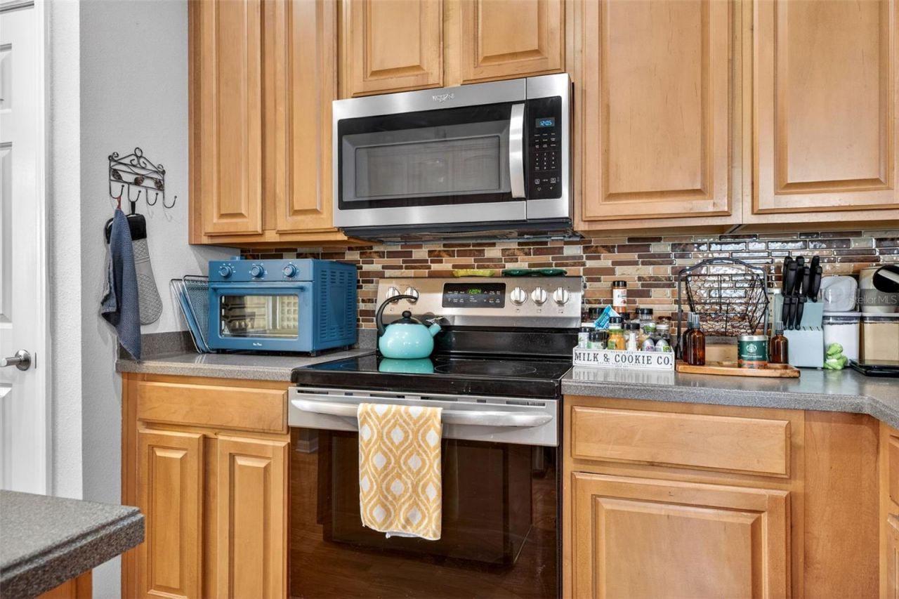 9018 N River Road, Tampa, FL 33635 Photo